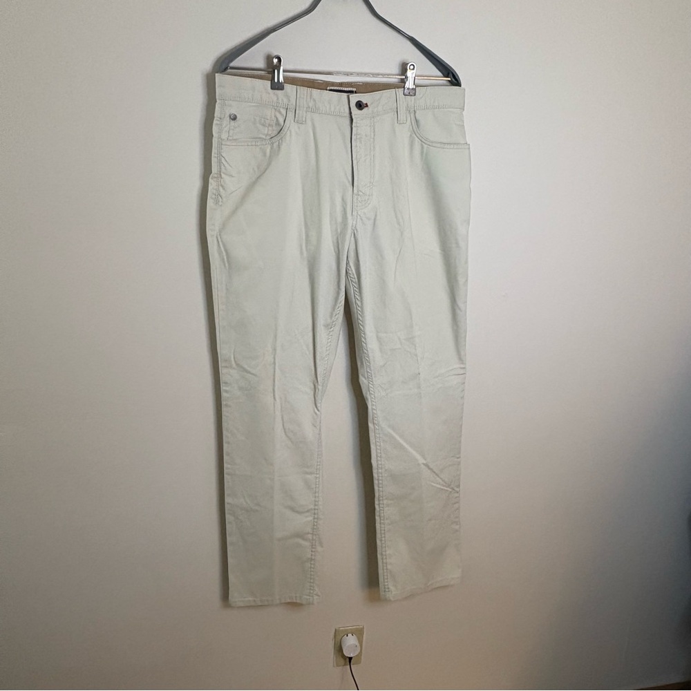 Izod Cream Chinos Classic Straight-Leg Mens 33 X 32 lightweight khakis golf work - Picture 2 of 10
